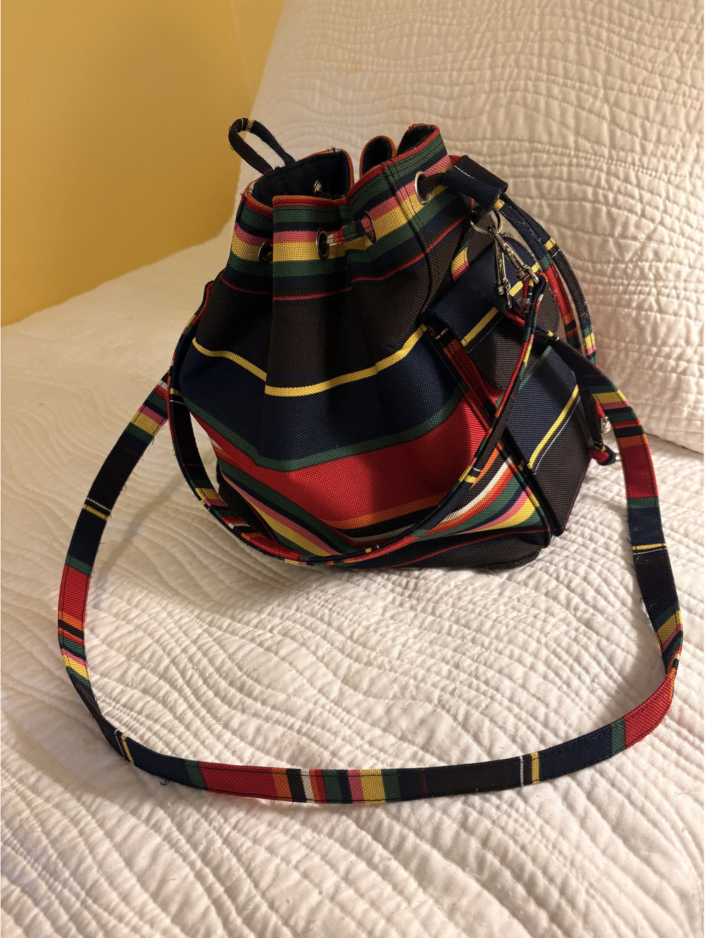 Bucket bag